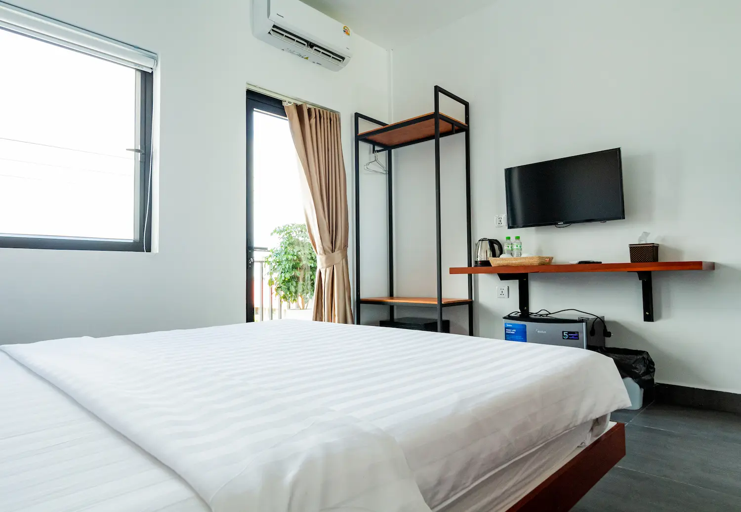 Double Room With Balcony - Image 3