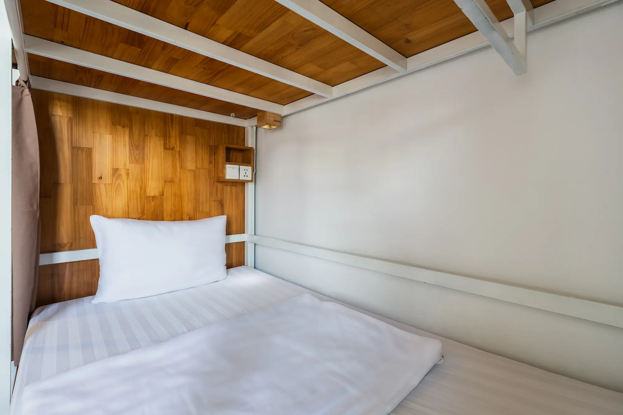 10 Bed Dormitory Room - Image 2